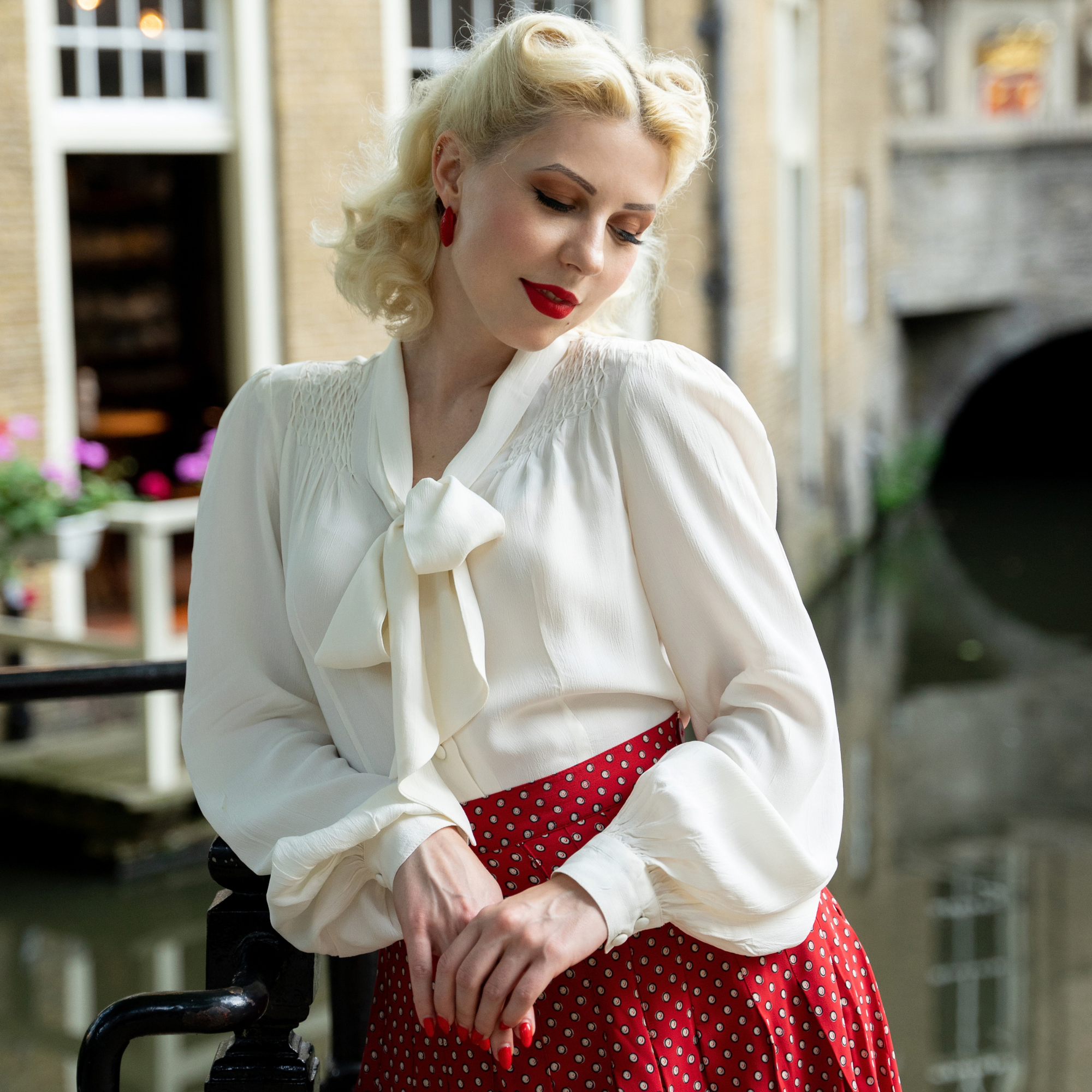 Eva Pussy Bow Blouse in Cream