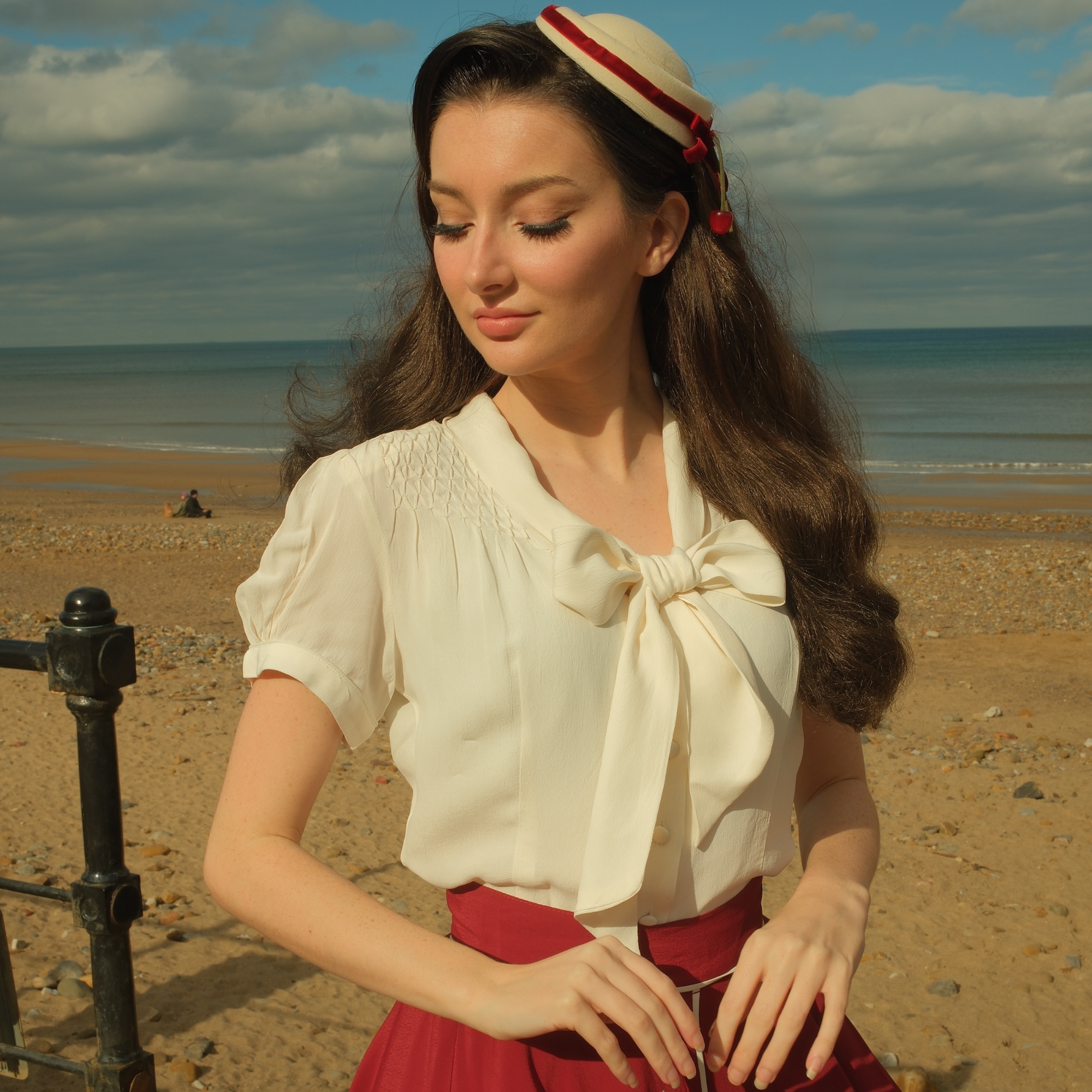 Eva Pussy Bow Blouse Short Sleeve in Cream