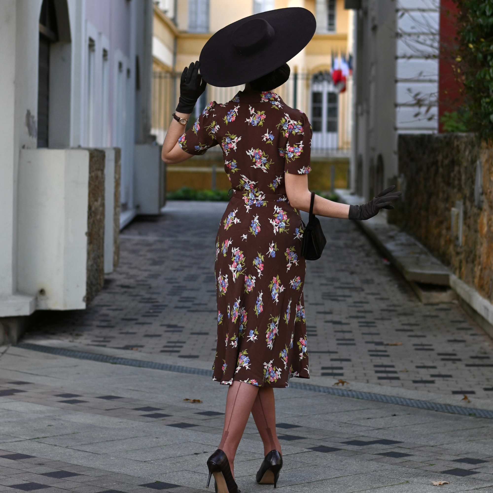 Lisa Shirtwaister Dress in Brown Floral Dancer