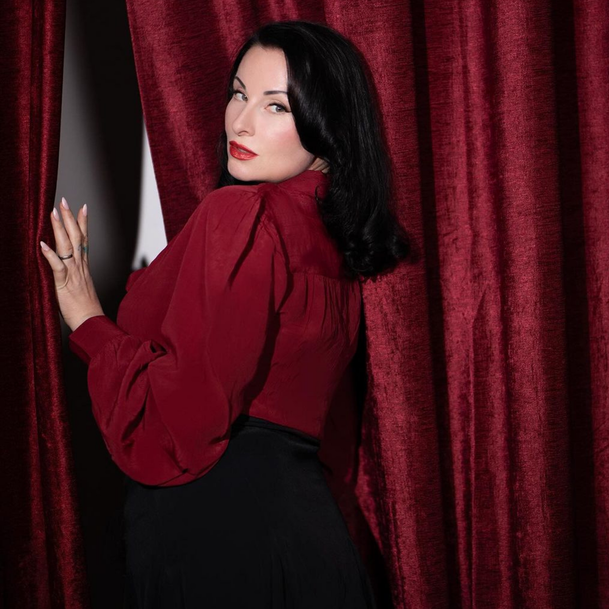 Eva Pussy Bow Blouse in Windsor Wine