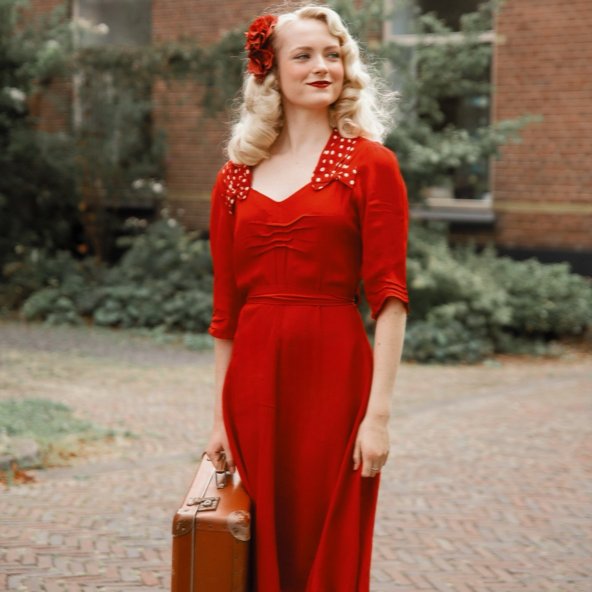 Veronica Dress in Lipstick Red