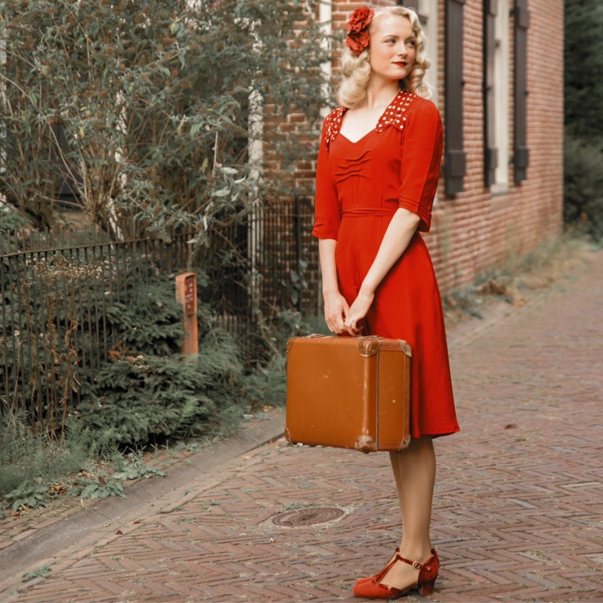 Veronica Dress in Lipstick Red