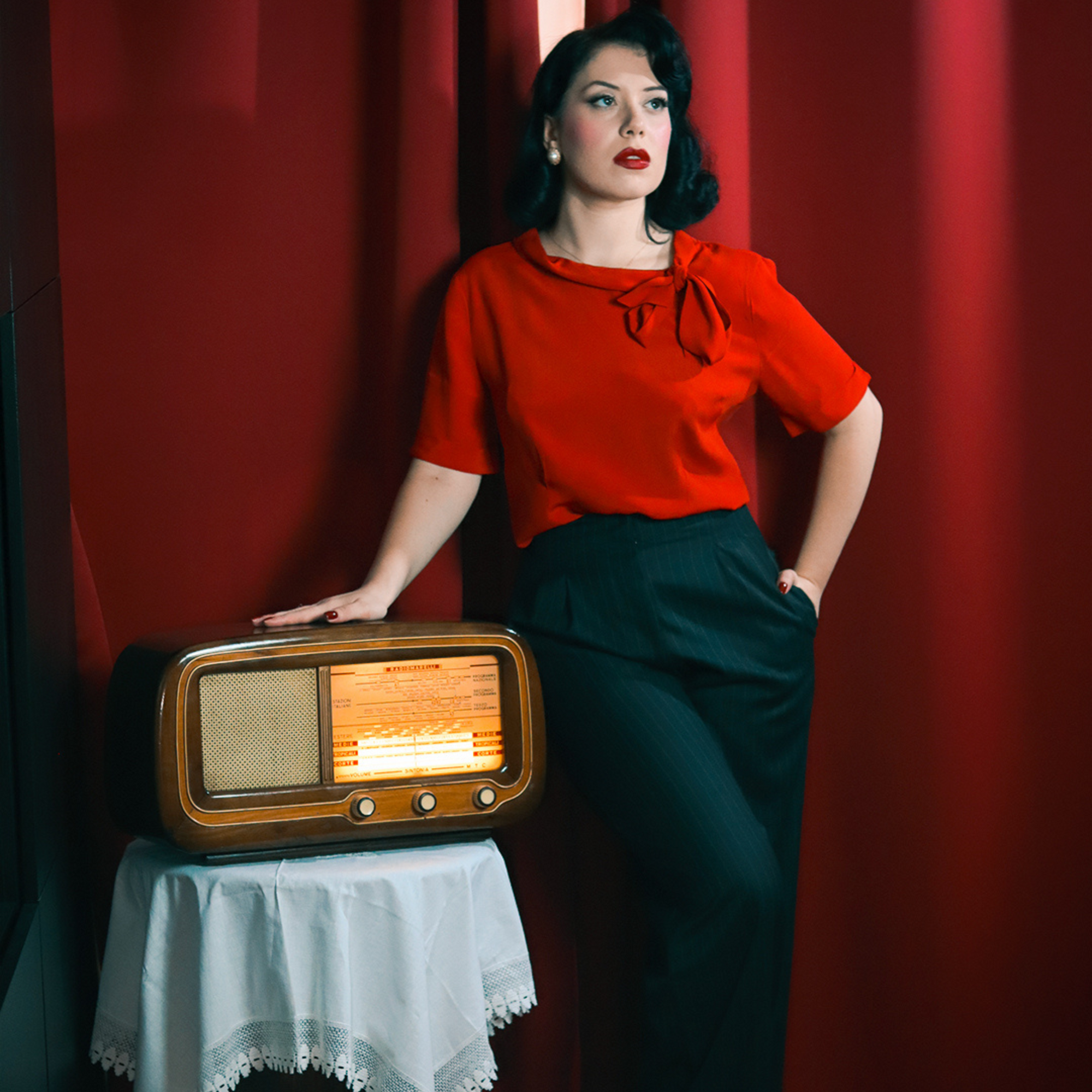 Cindy Blouse in Lipstick Red