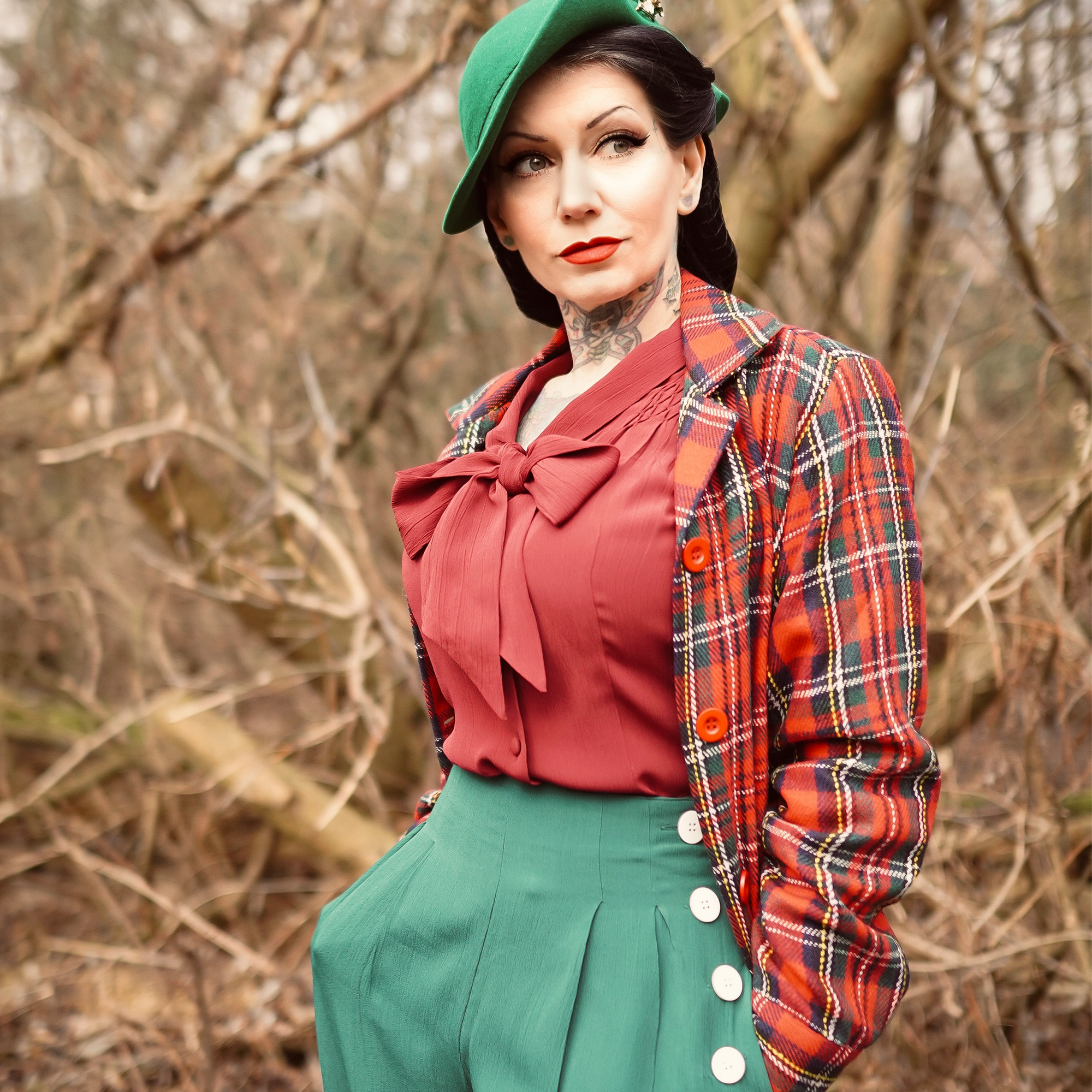 Short sales plaid jacket